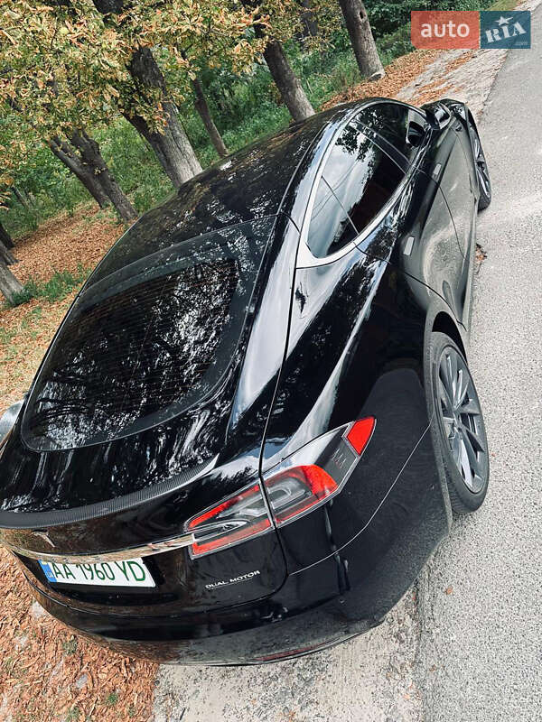 Tesla Model S 2020