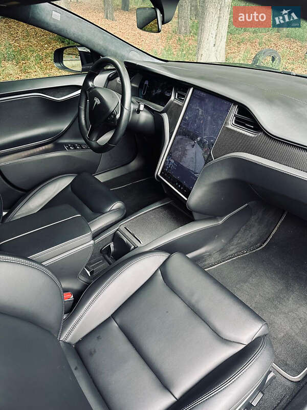 Tesla Model S 2020