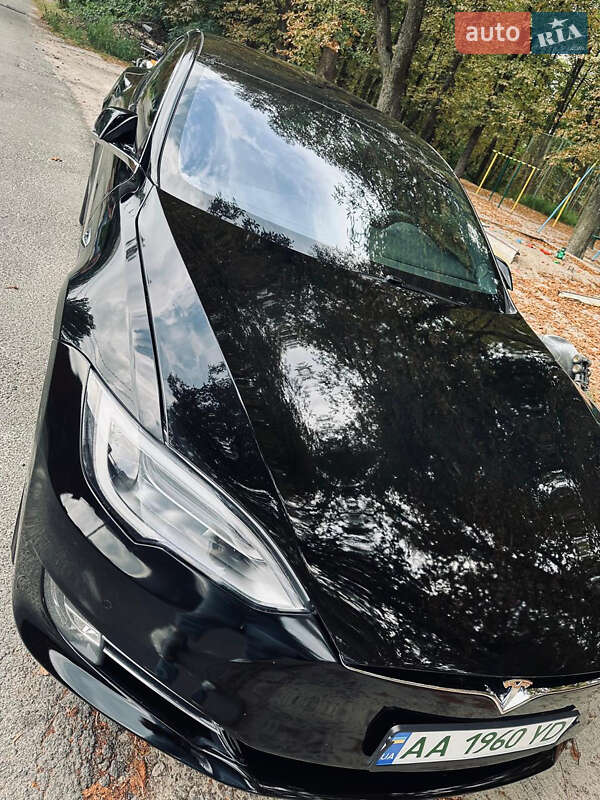 Tesla Model S 2020