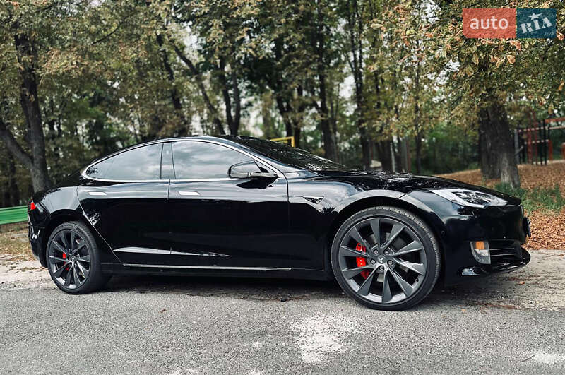 Tesla Model S 2020