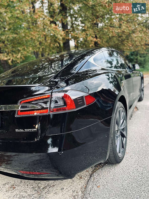 Tesla Model S 2020