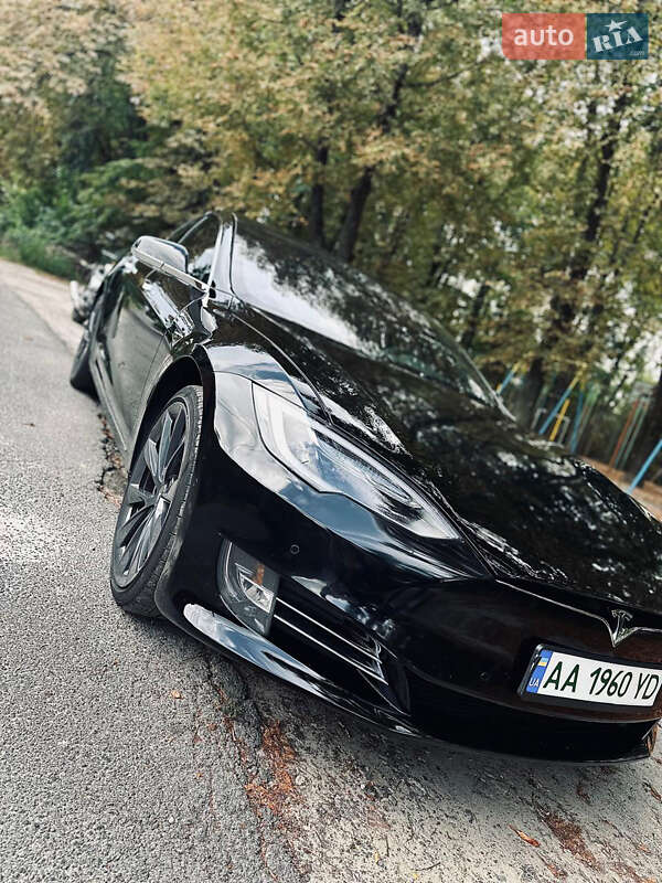 Tesla Model S 2020