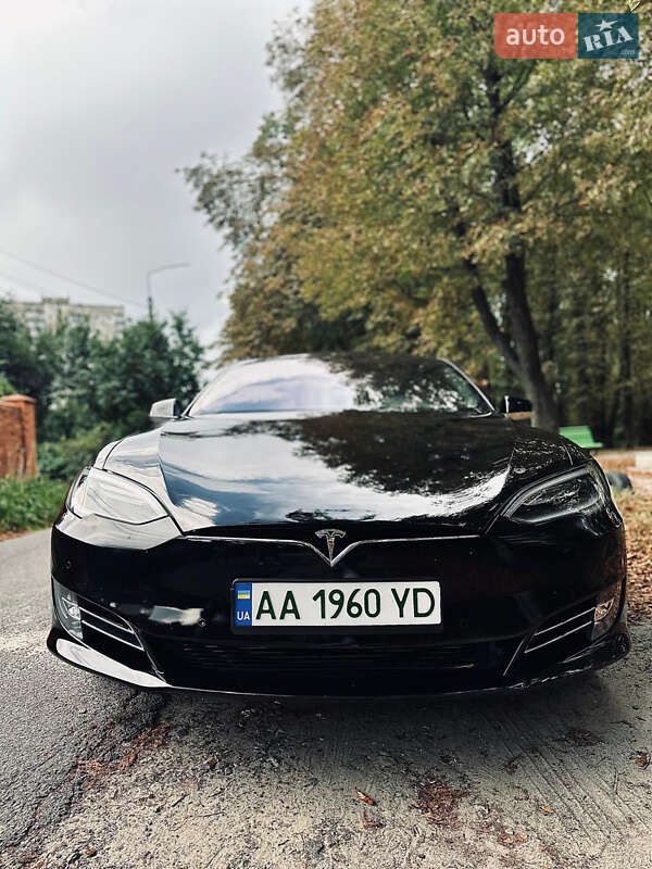 Tesla Model S 2020