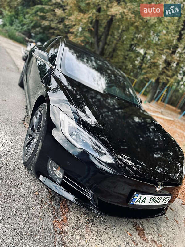 Tesla Model S 2020