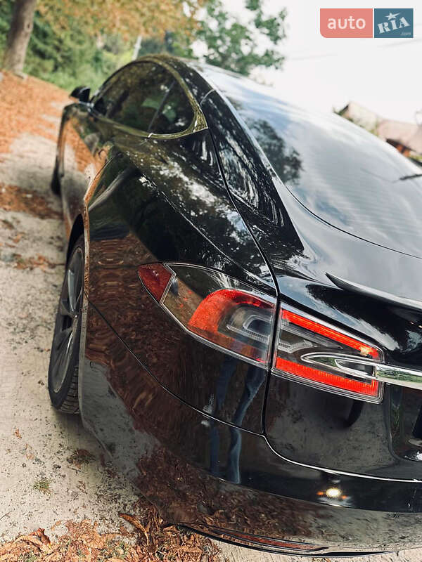 Tesla Model S 2020