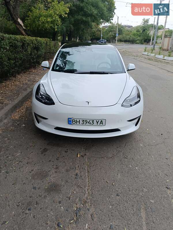 Tesla Model 3 2021