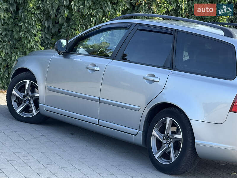 Volvo V50 2011