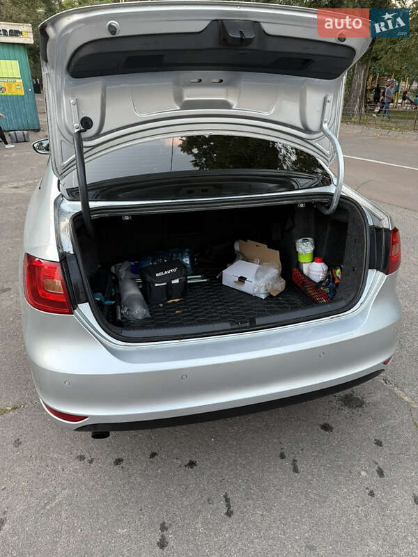 Volkswagen Jetta 2011