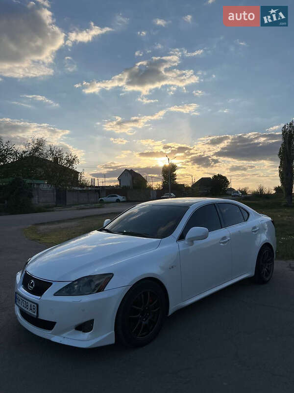 Lexus-8