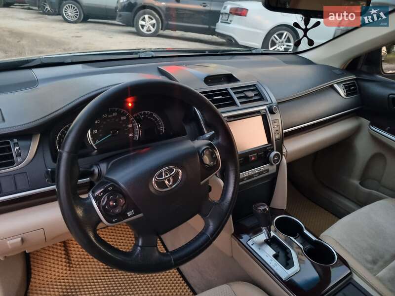 Toyota Camry 2014
