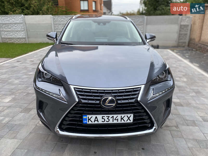 Lexus-35