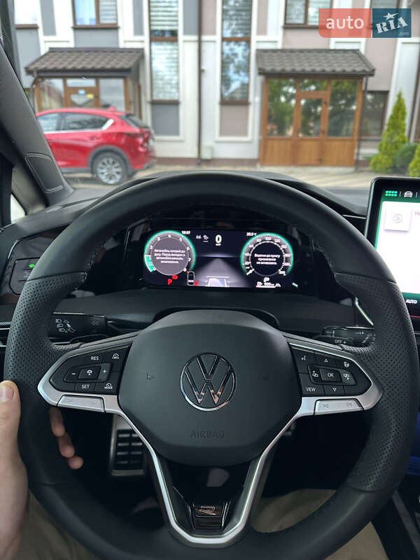 Volkswagen Golf 2025