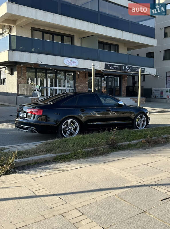 Audi-0