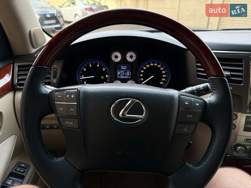 Lexus-20