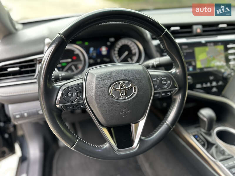 Toyota Camry 2019