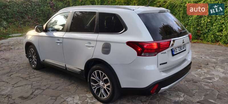 Mitsubishi Outlander 2016