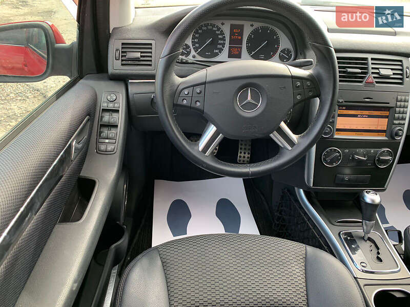 Mercedes-Benz-41