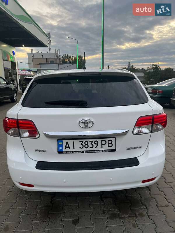 Toyota Avensis 2015