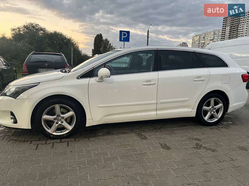 Toyota Avensis 2015
