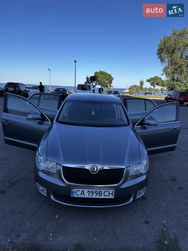 Skoda Superb 2011