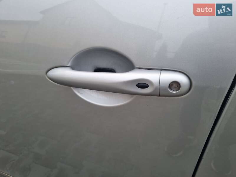 Renault Grand Scenic 2012