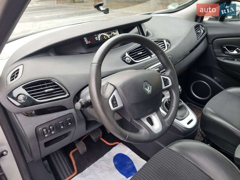 Renault Grand Scenic 2012