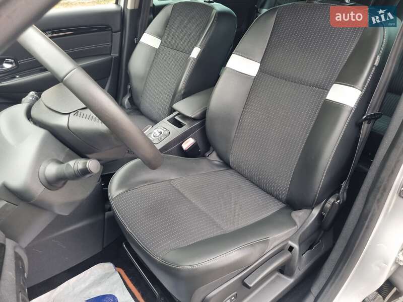 Renault Grand Scenic 2012