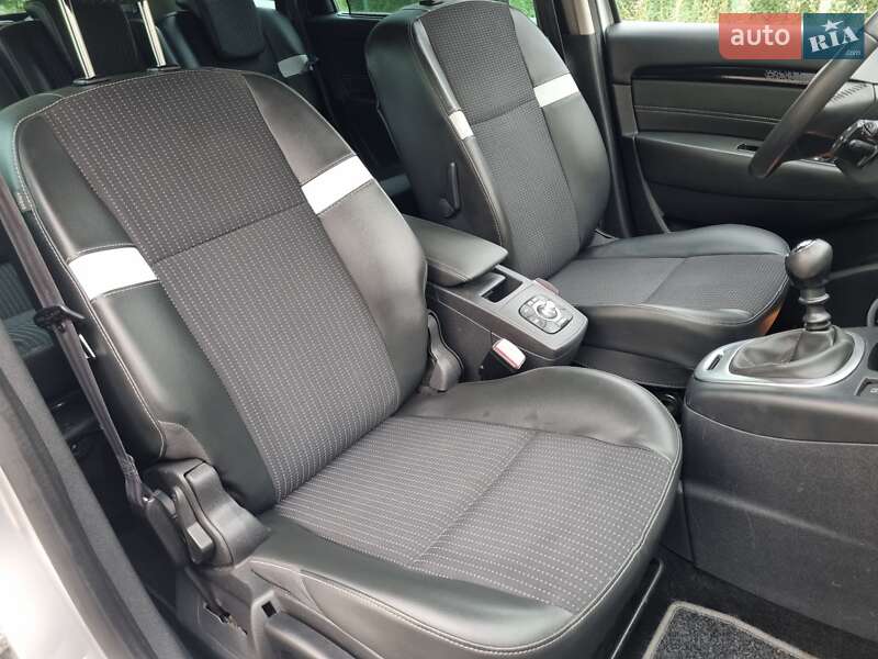 Renault Grand Scenic 2012