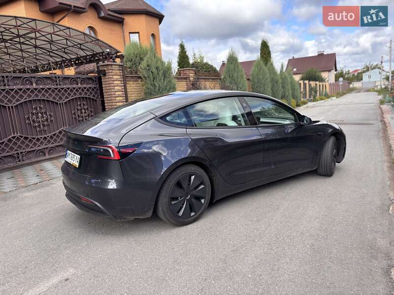 Tesla Model 3 2024