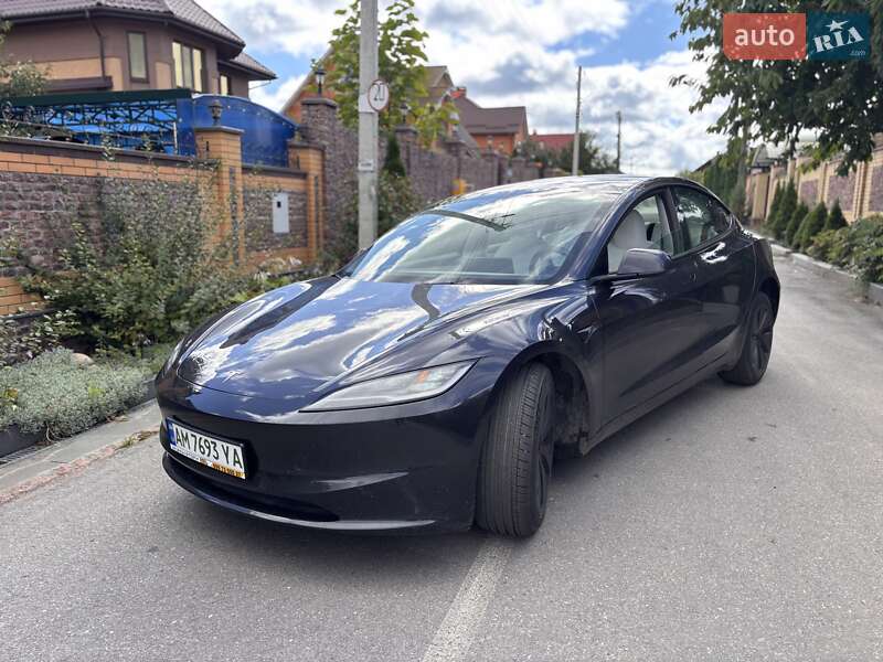 Tesla Model 3 2024