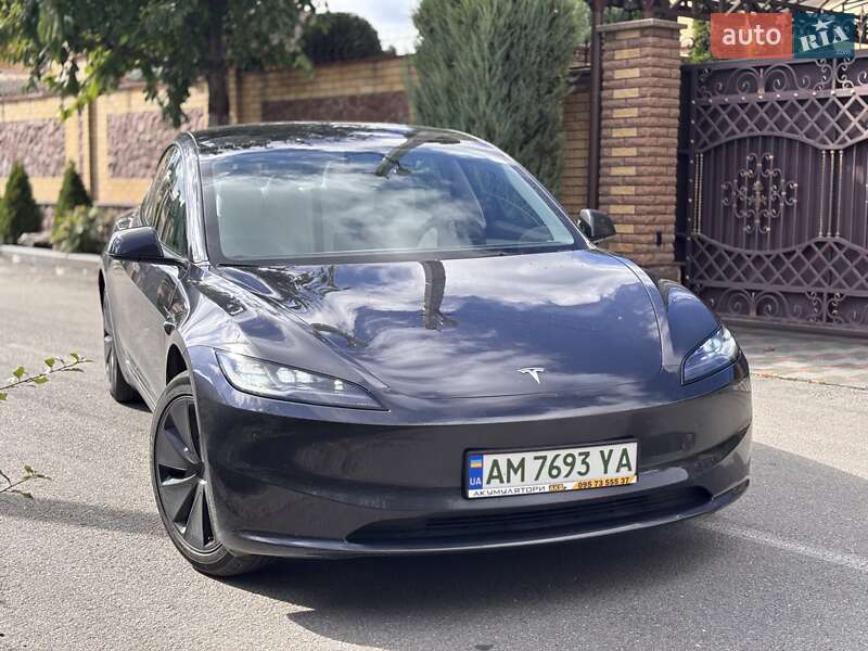 Tesla Model 3 2024