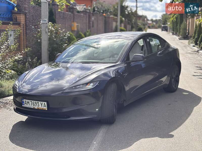 Tesla Model 3 2024