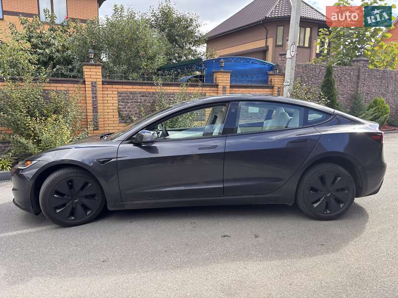 Tesla Model 3 2024