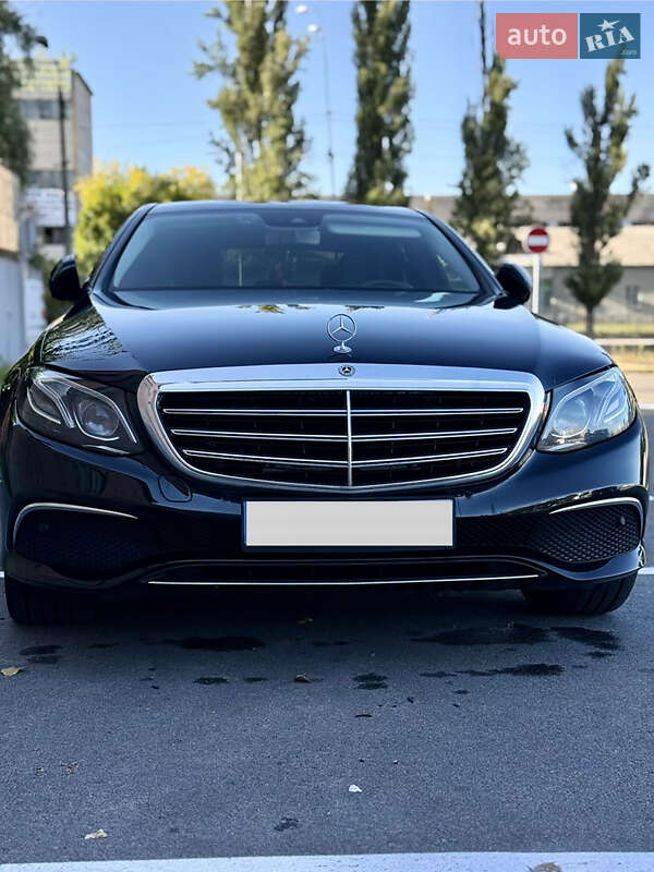Mercedes-Benz-9