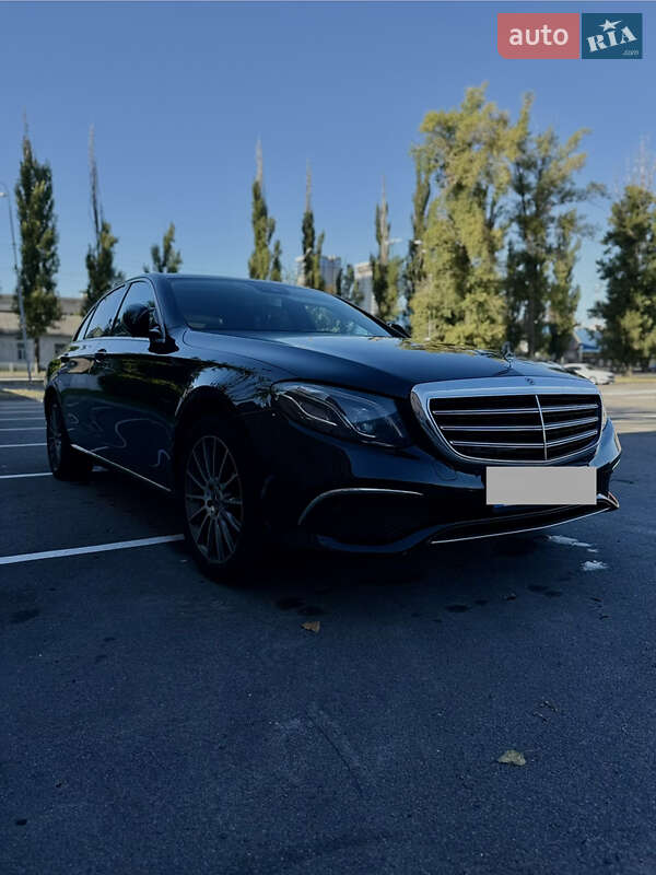 Mercedes-Benz-8