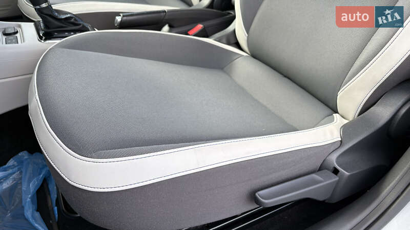 Volkswagen e-Up 2014