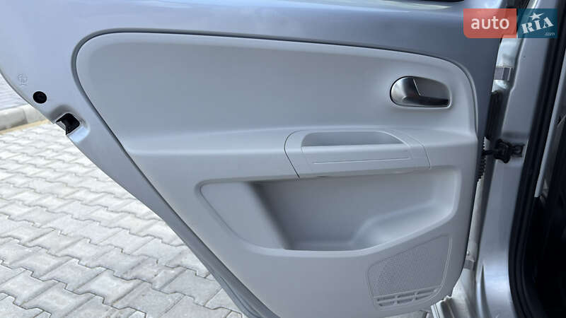 Volkswagen e-Up 2014