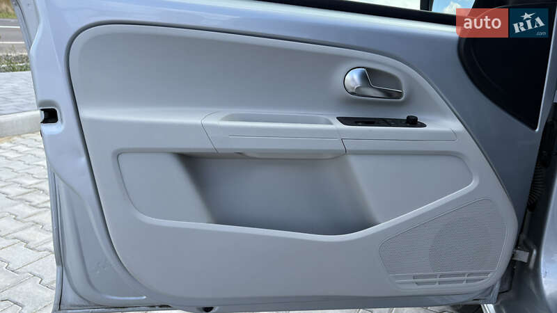 Volkswagen e-Up 2014