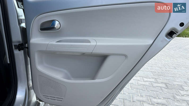 Volkswagen e-Up 2014