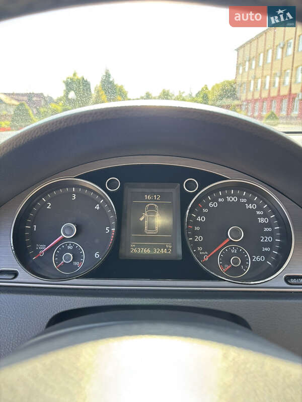 Volkswagen Passat 2011