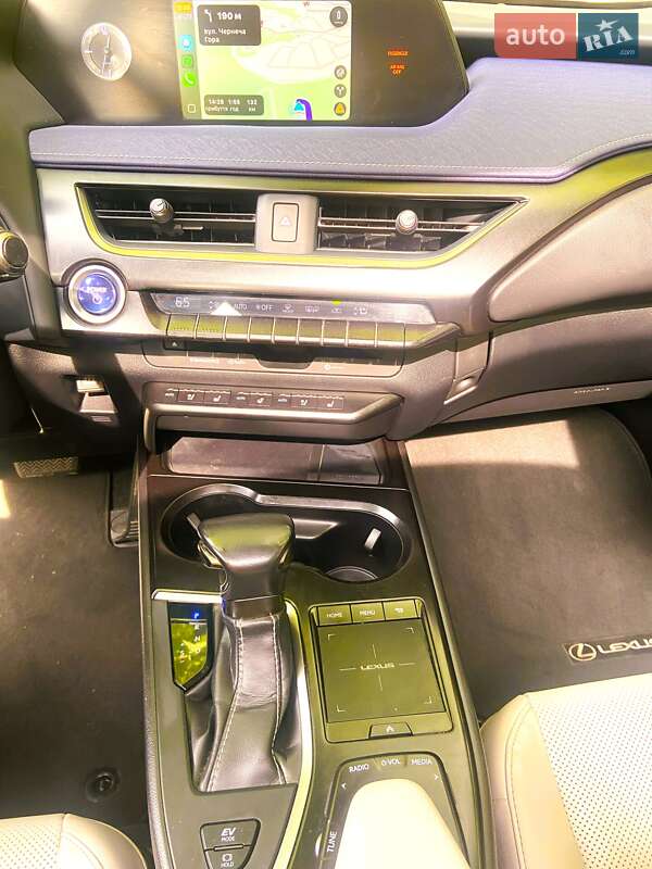 Lexus UX 2019