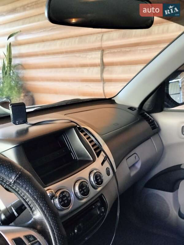 Mitsubishi L 200 2012