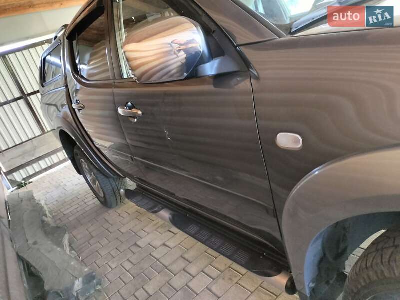 Mitsubishi L 200 2012