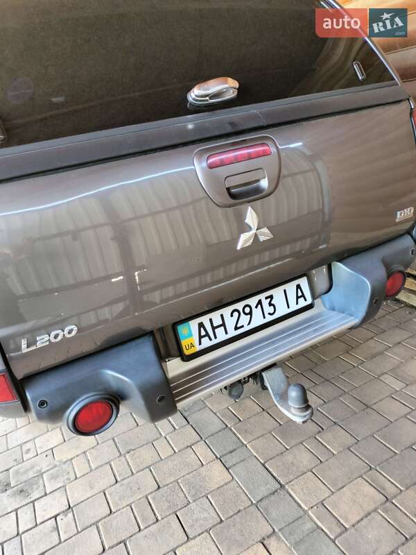 Mitsubishi L 200 2012