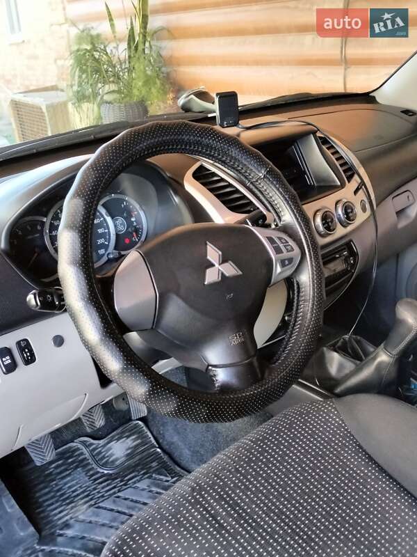 Mitsubishi L 200 2012