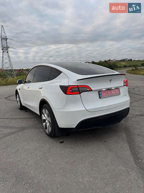 Tesla Model Y 2023