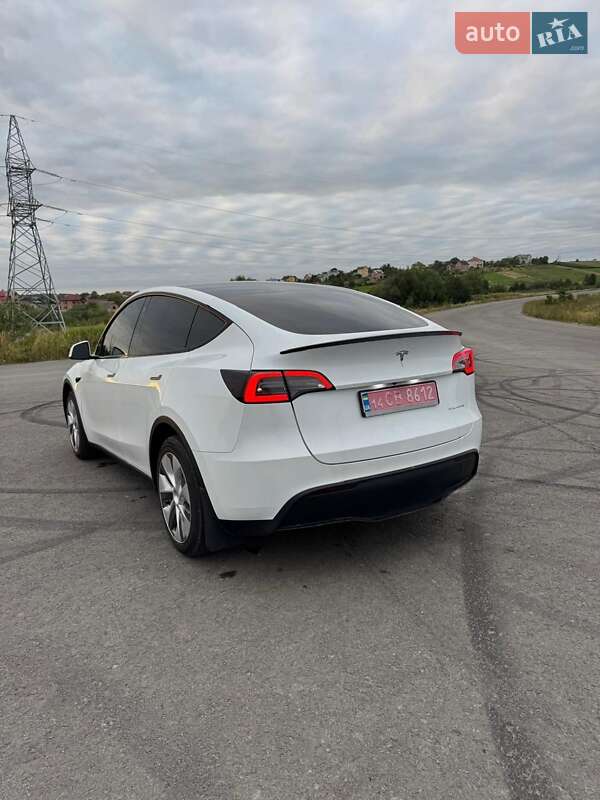 Tesla Model Y 2023