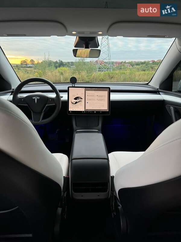 Tesla Model Y 2023