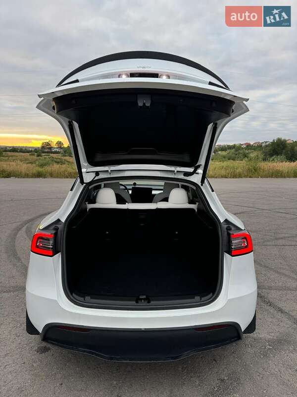 Tesla Model Y 2023