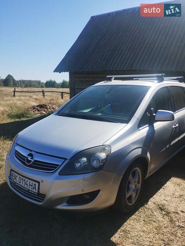 Opel Zafira 2011